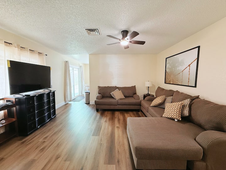New Renovated 3 Bedroom House 2 Bath - Las Vegas, NV