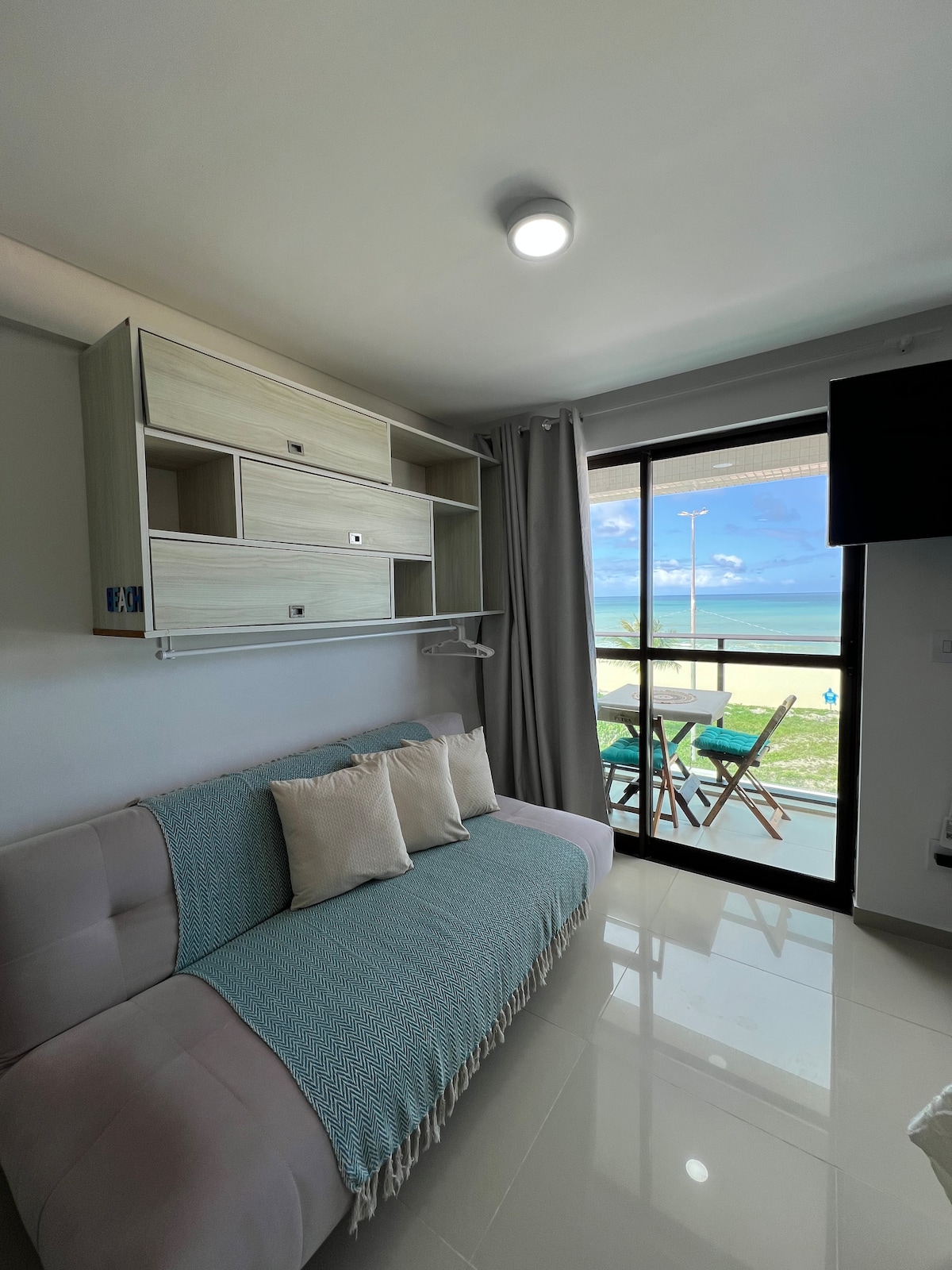 Airbnb em destaque: Luxury Oceanfront Apartment with Balcony, Near the Airport em Pernambuco