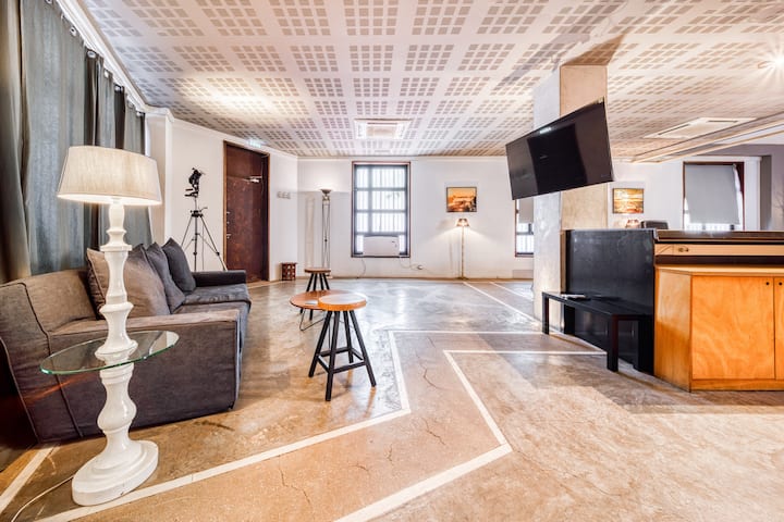 Artistic Loft - Concrete & Rust @ Athens Center 1 - Athens