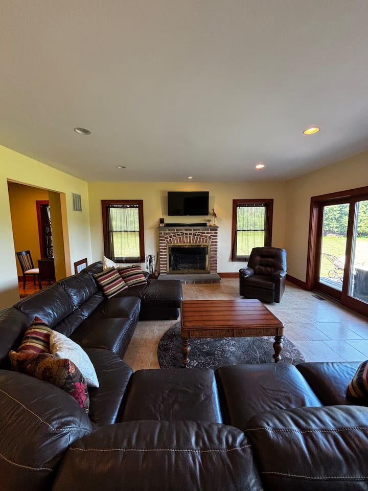 Coastal Farmhouse Getaway • Li Wine Country - Lake Arrowhead, Baiting Hollow