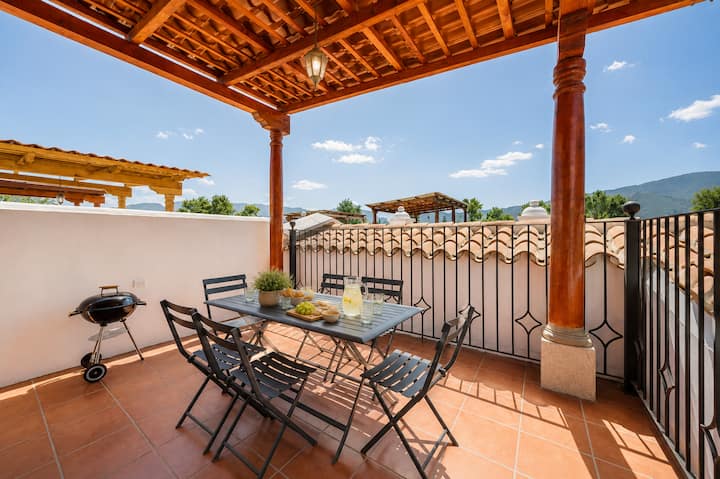 Casa Luz De Luna, 4 Bedroom Home With Terrace - Guatemala