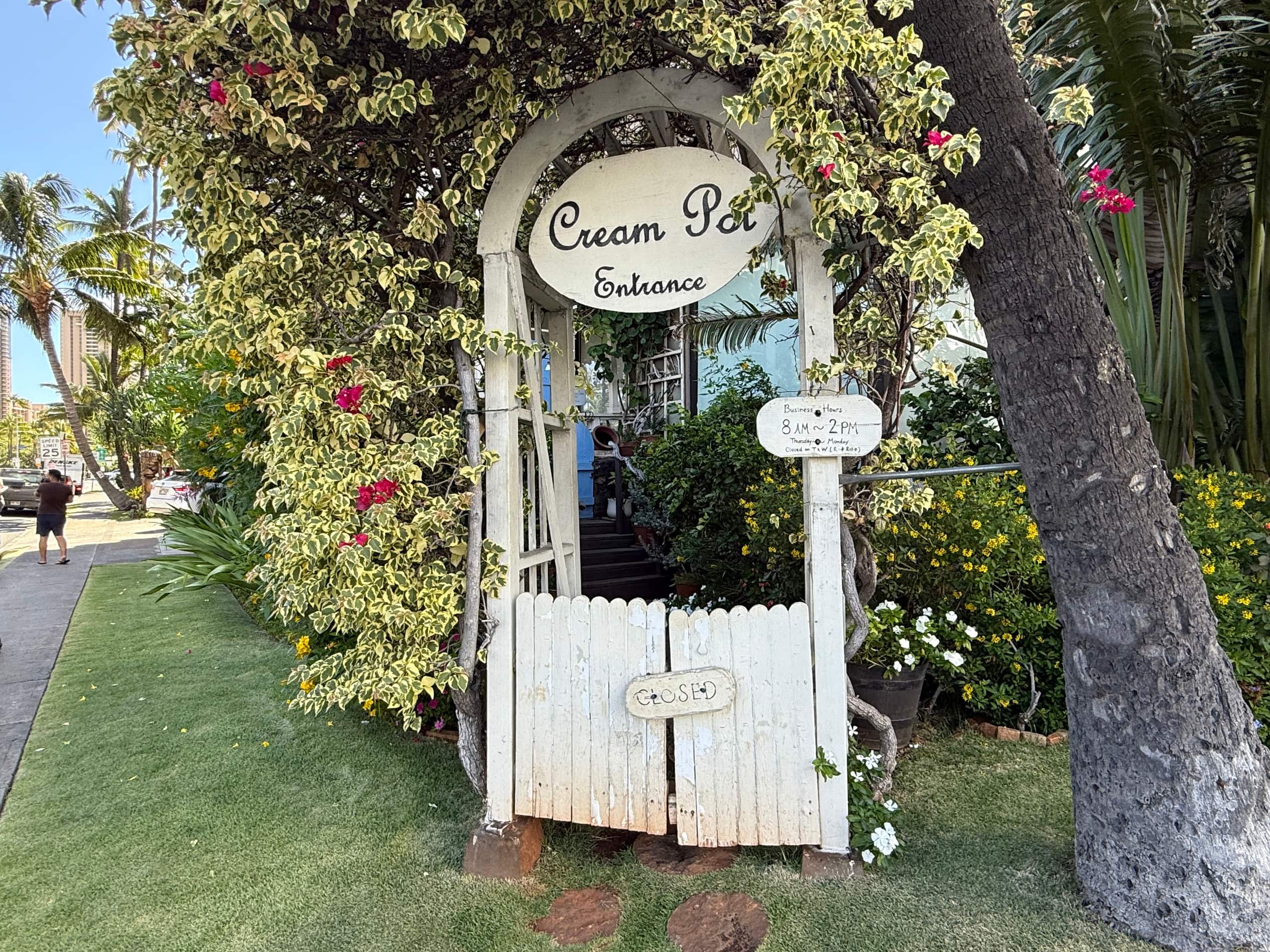 Renovated Cute Cozy Studio in Waikiki - Image 21