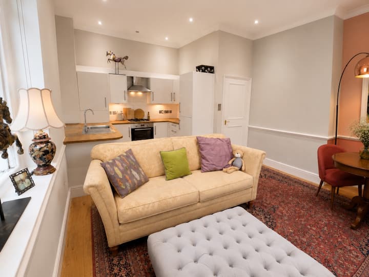 Quiet, Gated Dev, 15 Mins From L/pool St. Parking - Woolwich