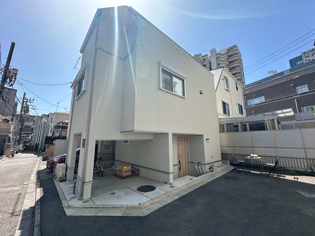 新宿中心地段的静谧温馨之家，徒步到商圈和美食街，走3分钟到车站，3年新筑可停车，采光通风优秀 gallery image 2