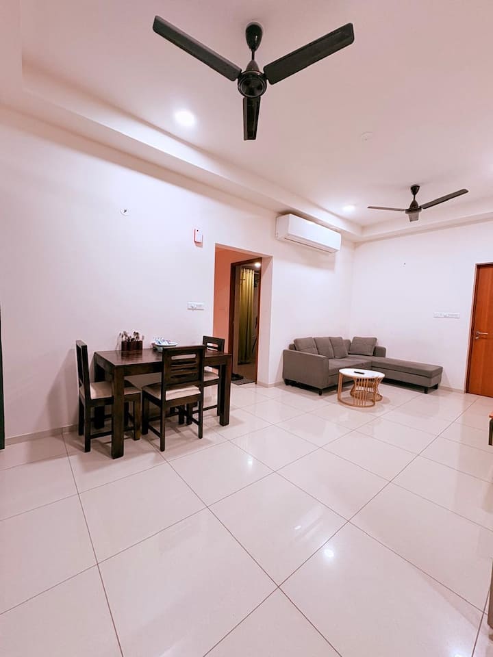 Home Away From Home 2bhk - Gift City Gandhinagar - Gandhinagar