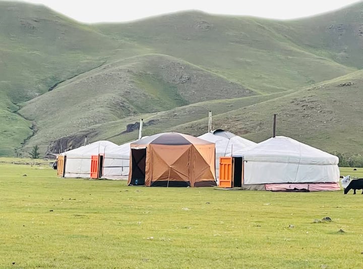 * Yourte, Chez Famille Nomade, 4 Personnes - Mongolia