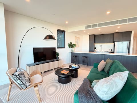 Olympic Park CityView 3BR 2BR Apt with 2 Parkings