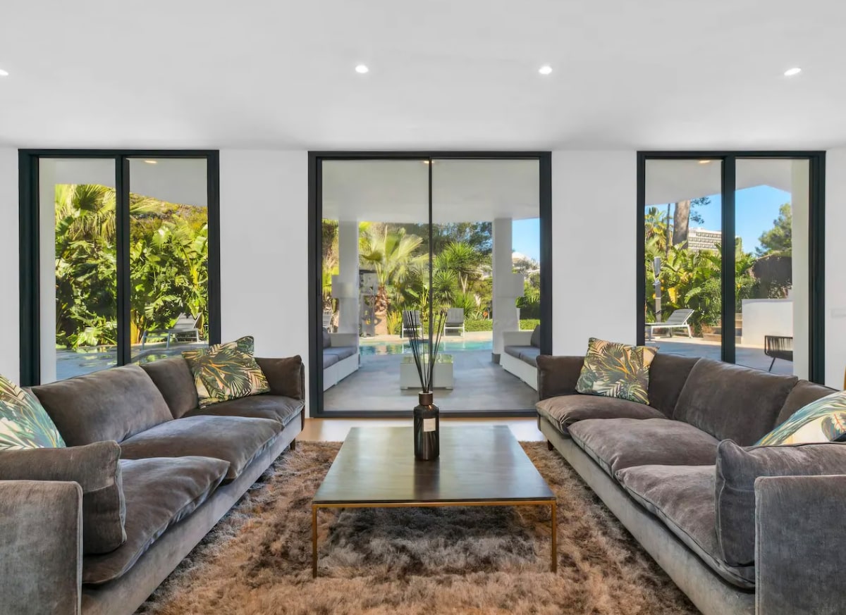 Stunning Sea Access Villa 2