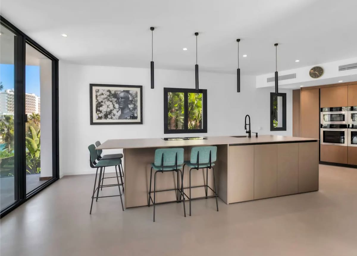 Stunning Sea Access Villa 3