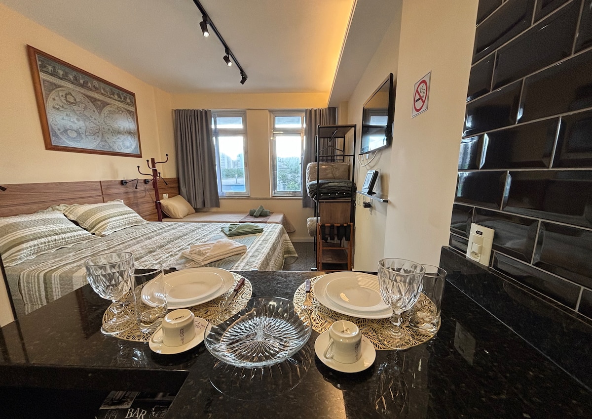 Top Airbnb: Stylish New Studio in a Prime Location em Liberdade