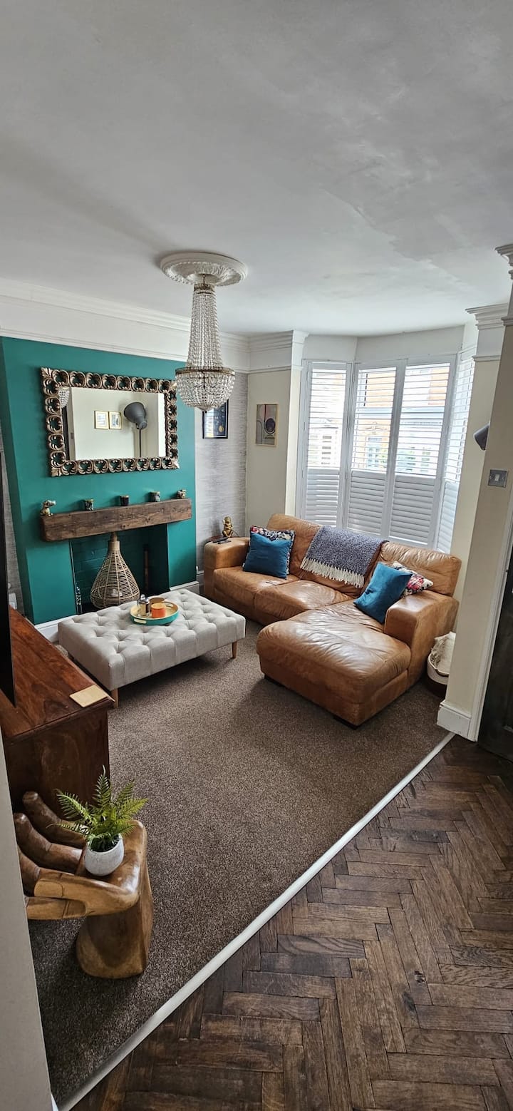 Lovely House In Redditch - 布羅姆斯格羅夫
