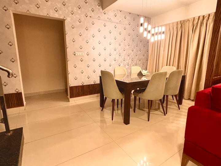 Dining area image 2