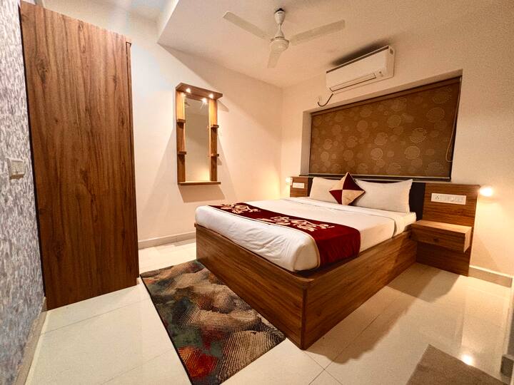 Bedroom 1 image 2