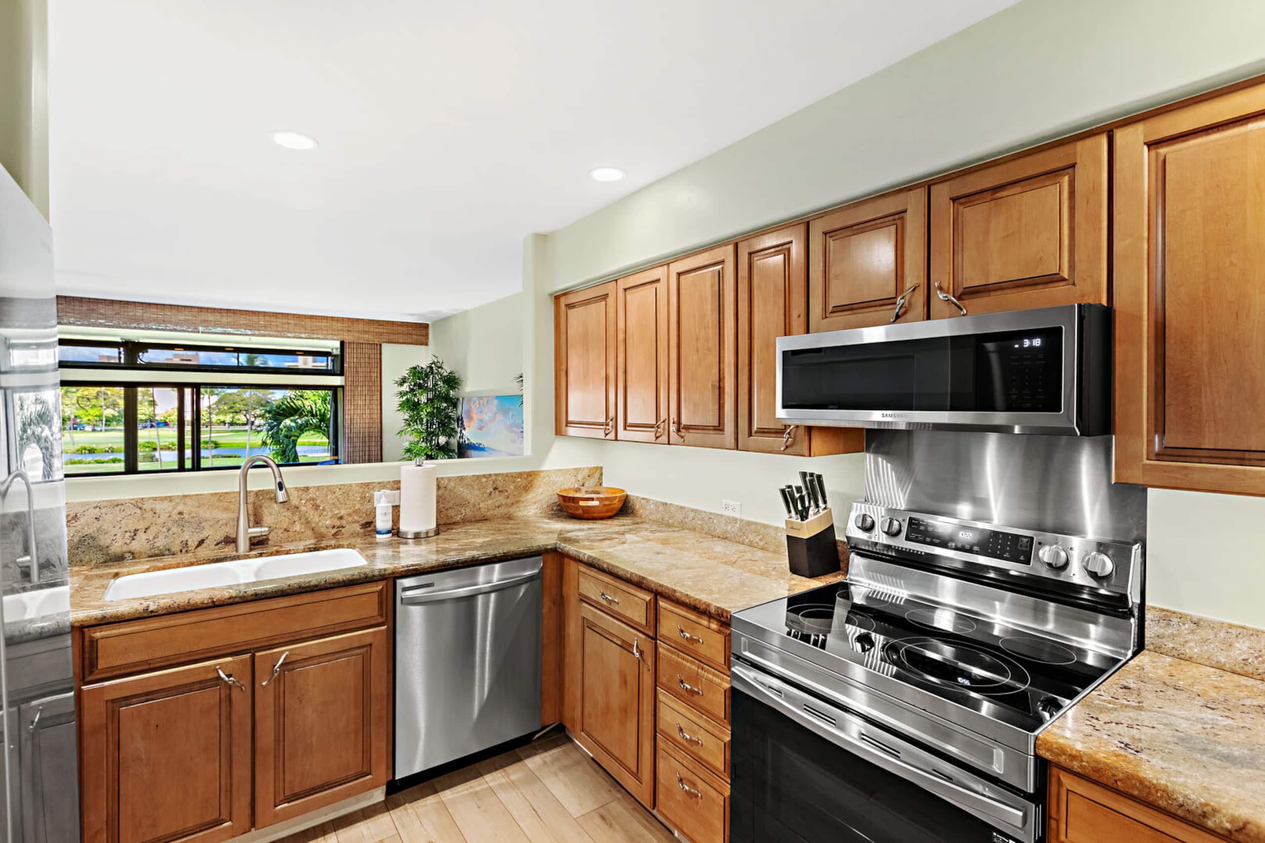 Condo in Lahaina · ★4.86 · 2 bedrooms · 3 beds · 2 private baths - Image 12