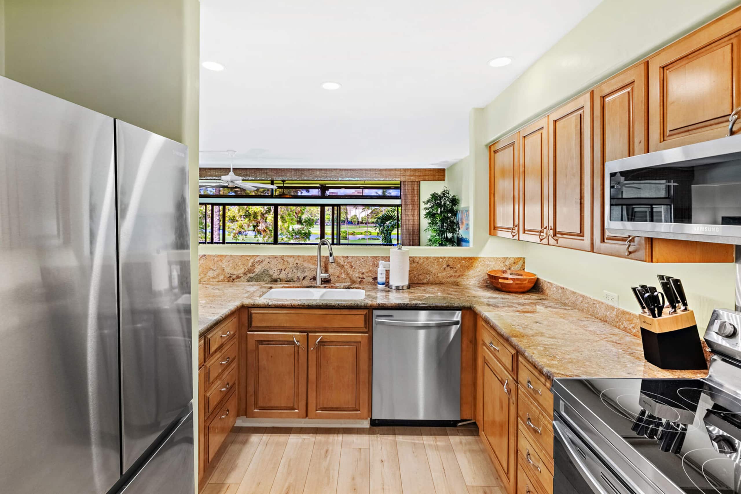 Condo in Lahaina · ★4.86 · 2 bedrooms · 3 beds · 2 private baths - Image 11