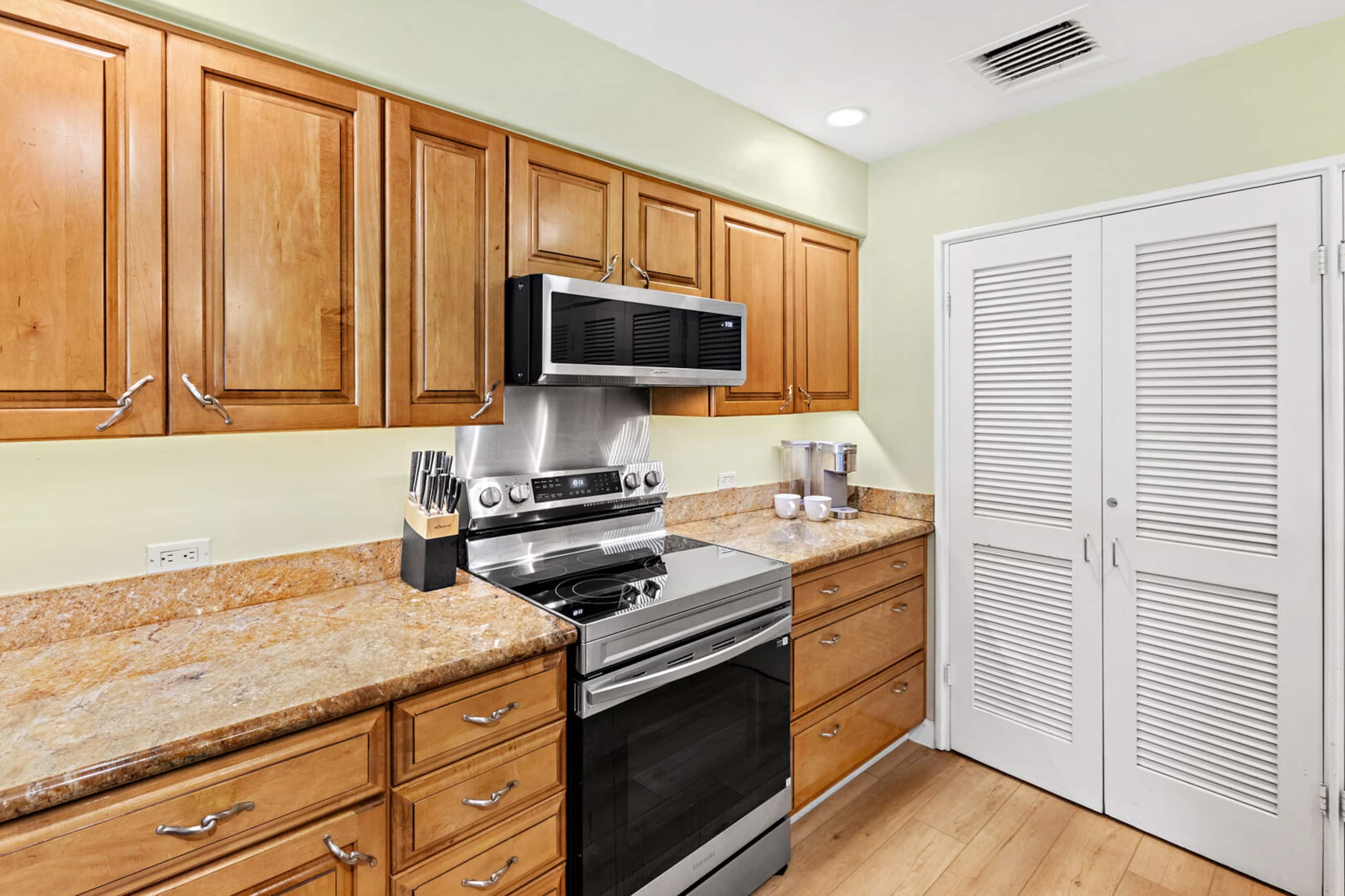 Condo in Lahaina · ★4.86 · 2 bedrooms · 3 beds · 2 private baths - Image 13