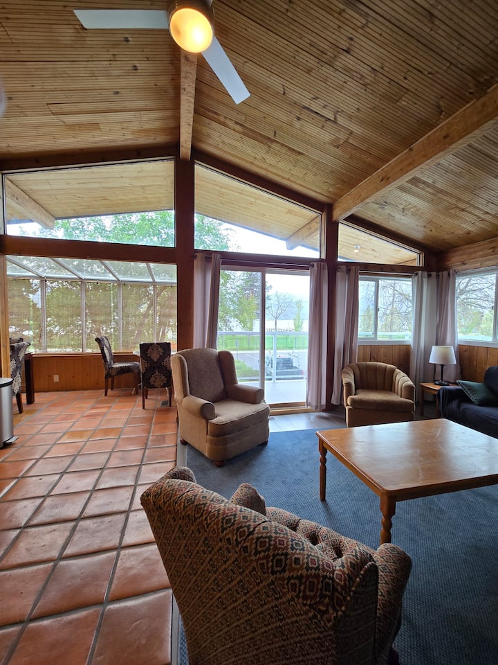 Cozy Park Front Escape - West Kelowna