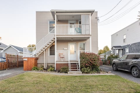 Large chalet 7 bedrooms/15 people private spa – near Montreal