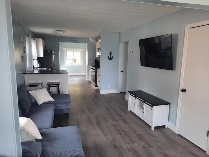 Charming, Updated 3-bedroom Cottage On Fine Lake - Jackson Hole Lake, Galesburg