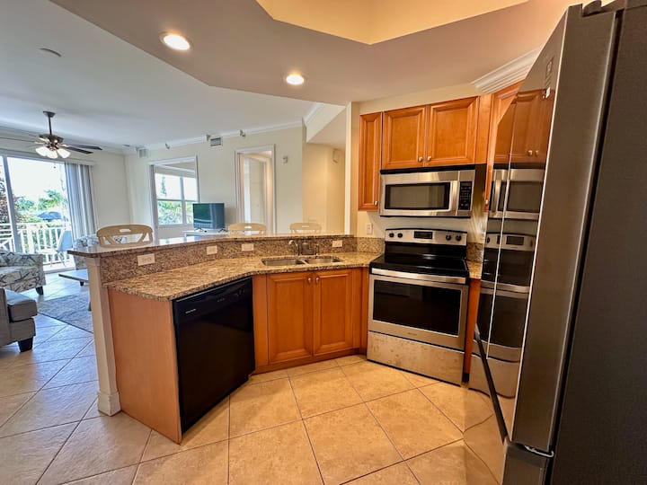 New Condo Near Beach Ideal For Remote Work - Bonita Springs, FL