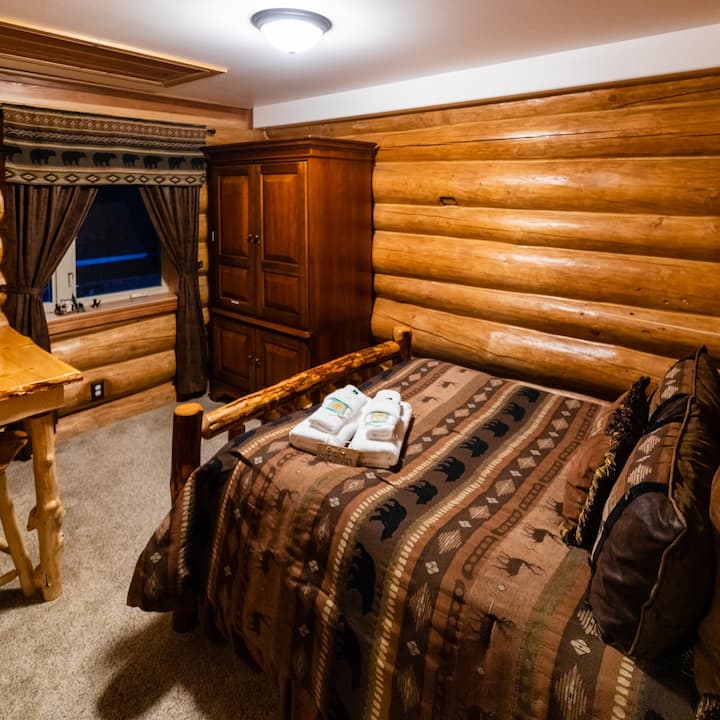 Bear's Den on 3rd Floor