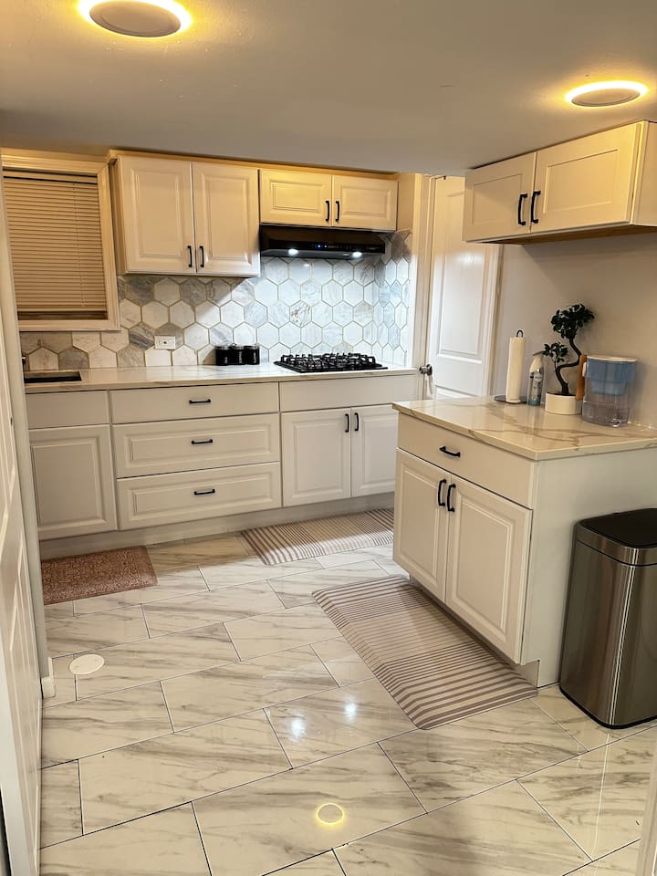 Cozy Place In Skokie - Evanston, IL