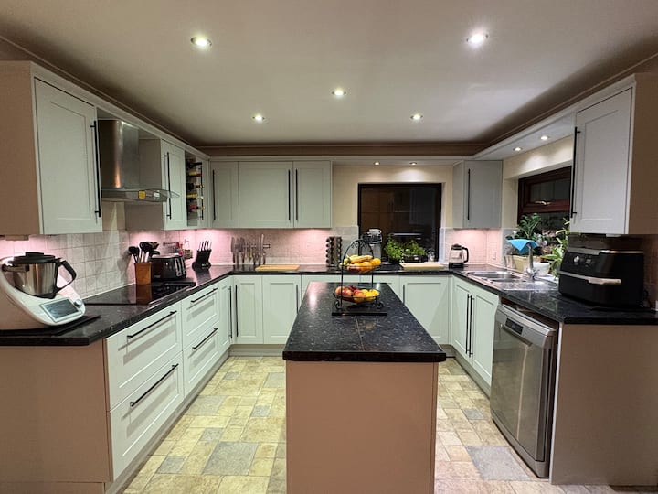 Stay With Stewart - Room In Country-style House - Farnham