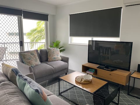 Mooloolaba retreat, close to beach FREE parking.