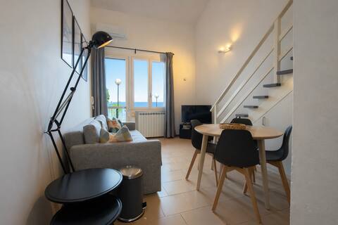 Successful Airbnb property: Il Balcone Della Liguria I Pool Garage Private in Ospedaletti