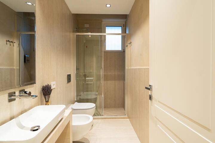 Piazza Fontana Duomo View gallery image 5