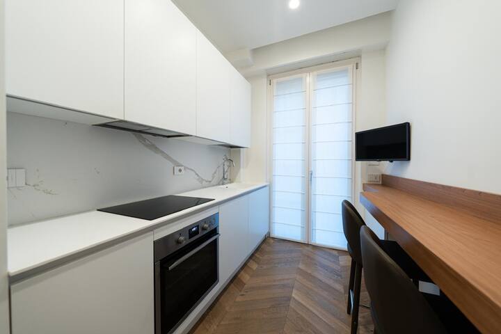 Piazza Fontana Duomo View gallery image 2