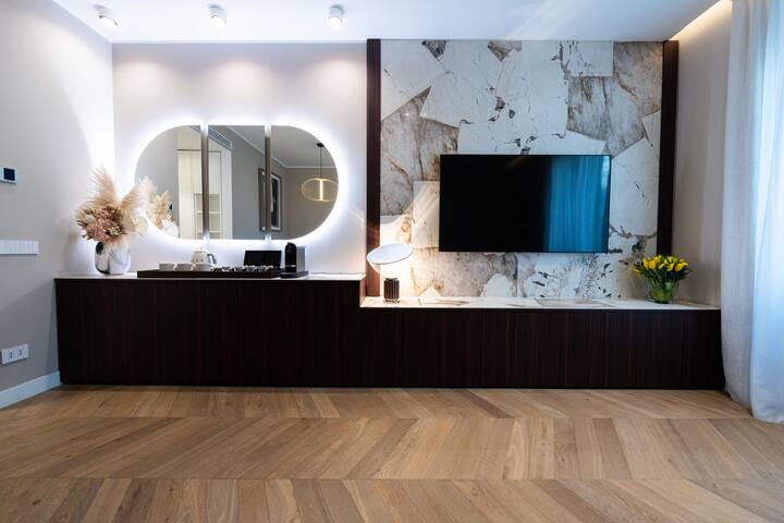 Piazza Fontana Duomo View gallery image 3