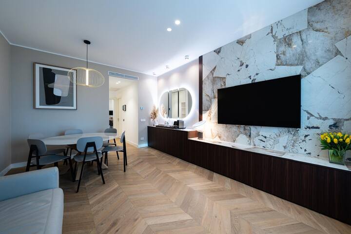 Piazza Fontana Duomo View gallery image 4