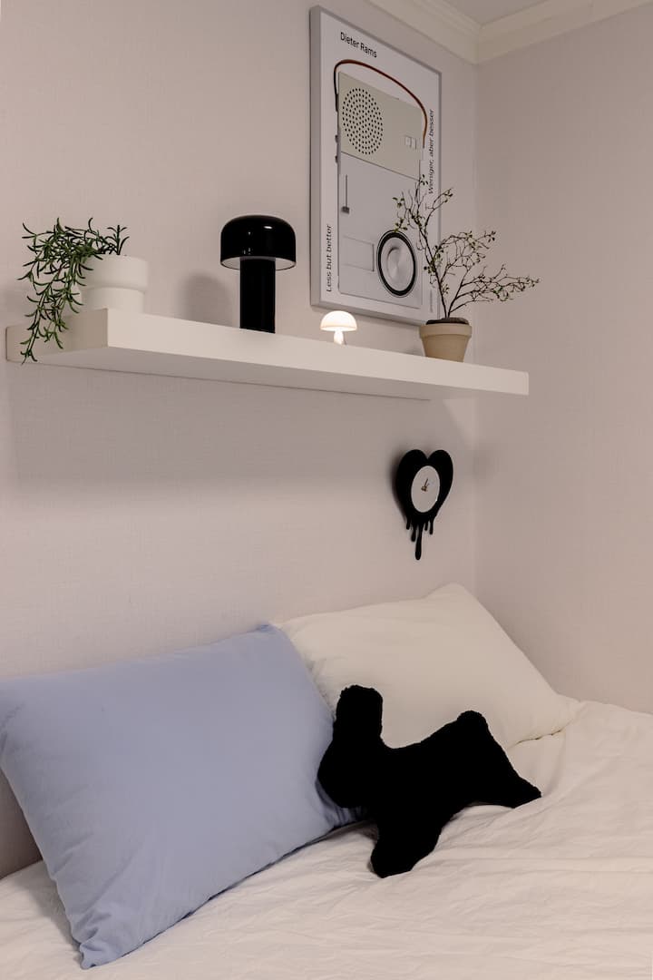 Schlafzimmer 1