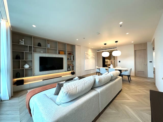 Modern Stylish 2BR near Thonglor gallery image 2
