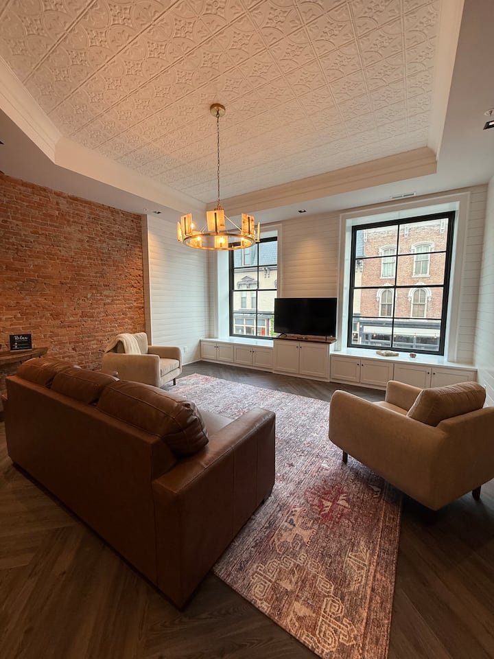 Spacious Luxury Loft Downtown - West Lafayette, IN