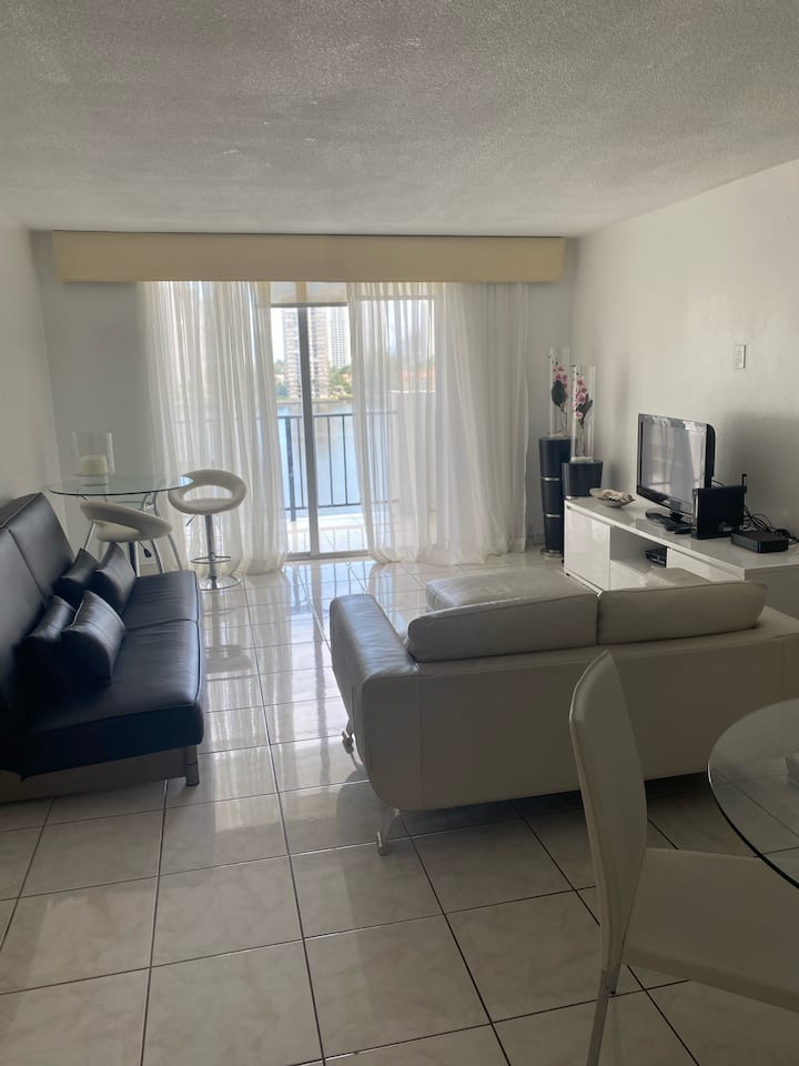 North Miami Beach Full Condo 1bed /1 Bath - Aventura, FL