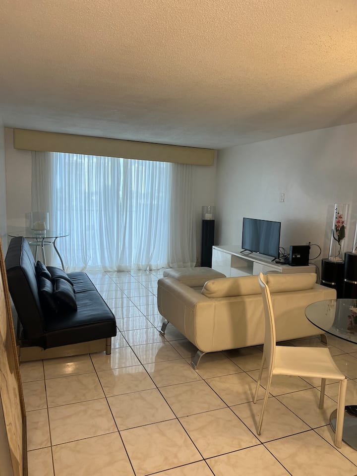 North Miami Beach Full Condo 1bed /1 Bath - Aventura, FL