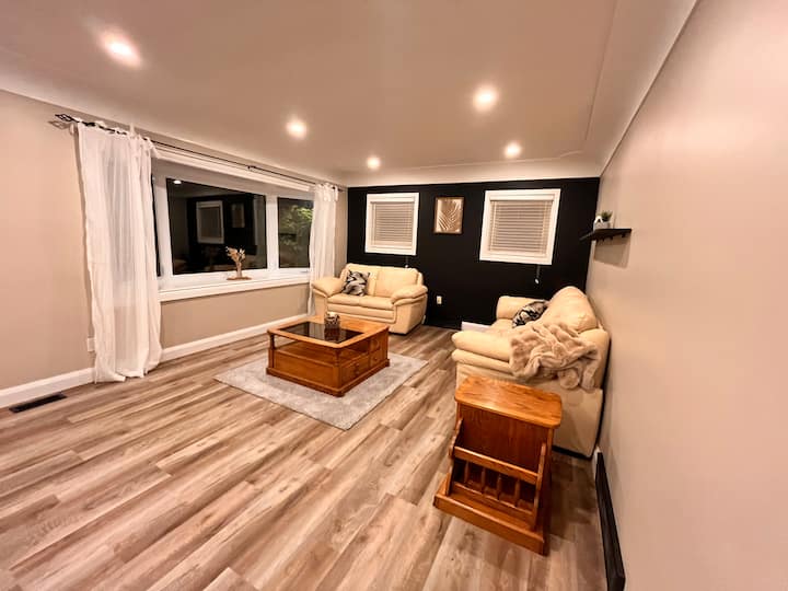 Quiet Family Home • 3br • Backyard • Free Parking - Tillsonburg