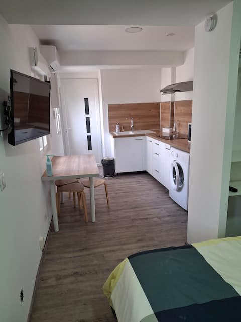 Studio cosy 2 m' a pied sncf parking prive gratuit