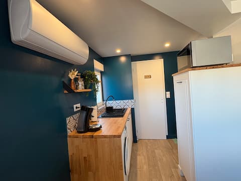 Top Airbnb: Charming studio with balcony à Dunkerque