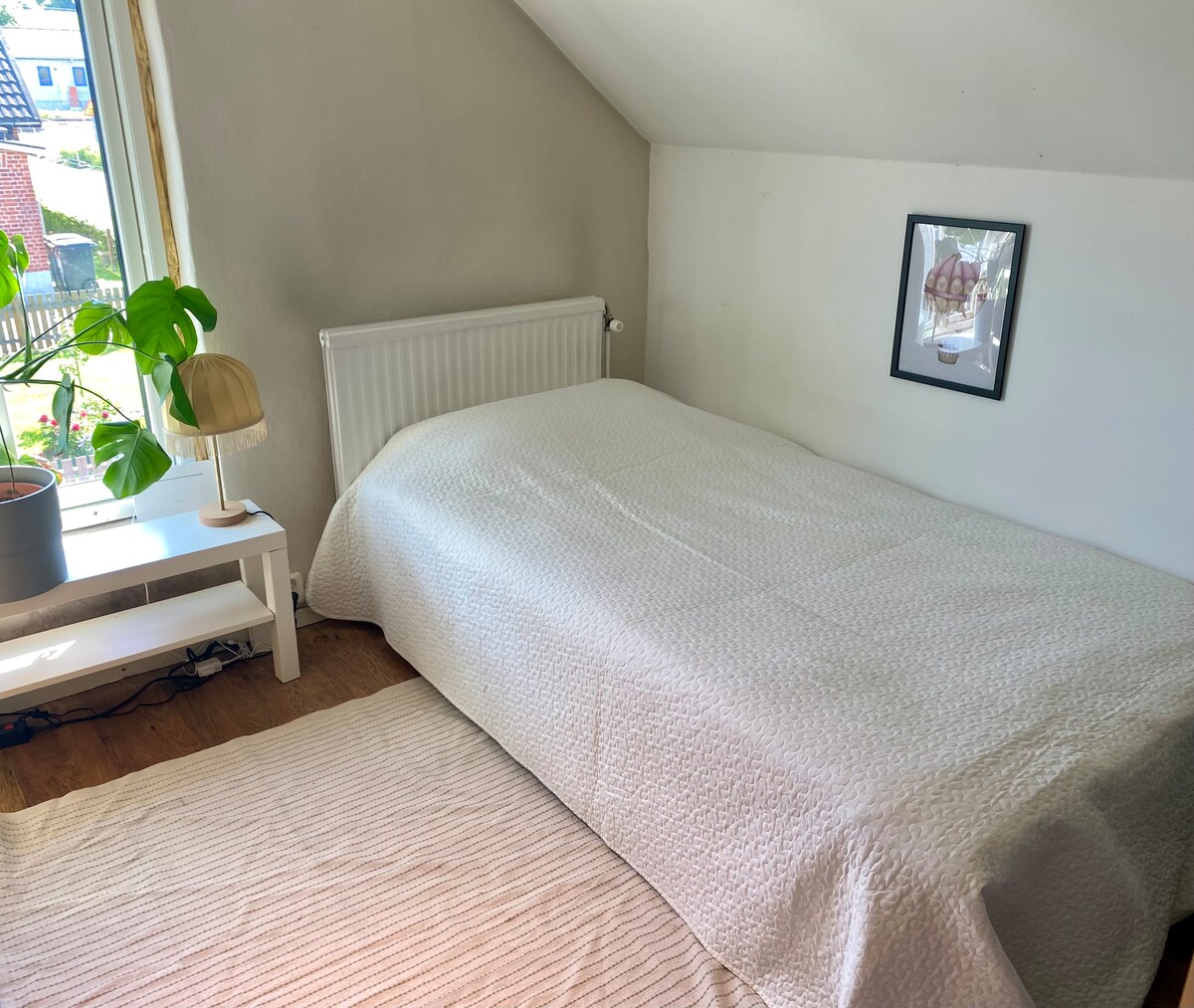 מיטה 120 ס"מ
יש גם ספה נפתחת באותו החדר ברוחב 120 ס"מ 