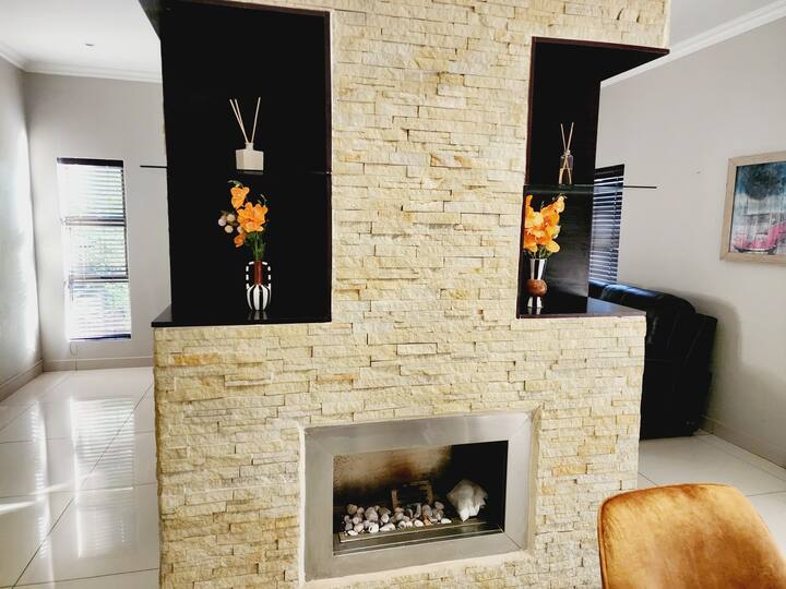 The Executive Home 4 Bedrooms - 普勒托利亞