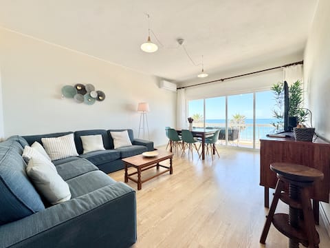 [Seafront with View] Spacious with A/C and WiFi