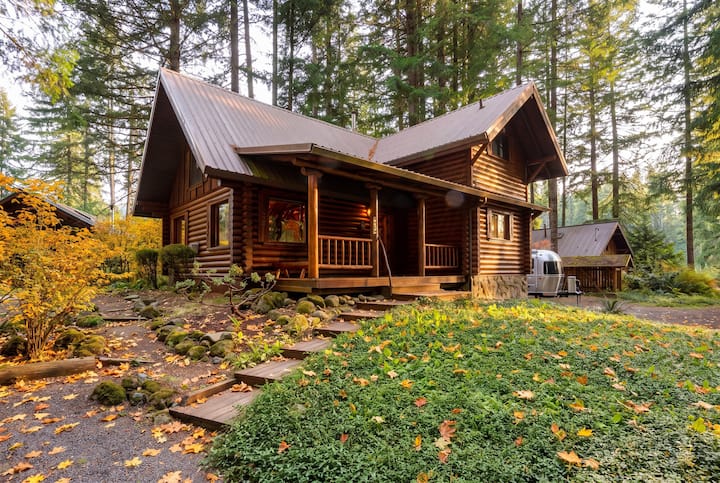 Log Cabin Compound | 6br/5.5ba | 2 Hot Tubs - Oregon