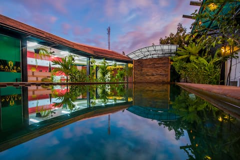 Luxury 4-Bedroom House with Private Pool