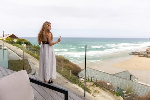 Stunning Luxury 5* Home with Hot Tub & Sea Views