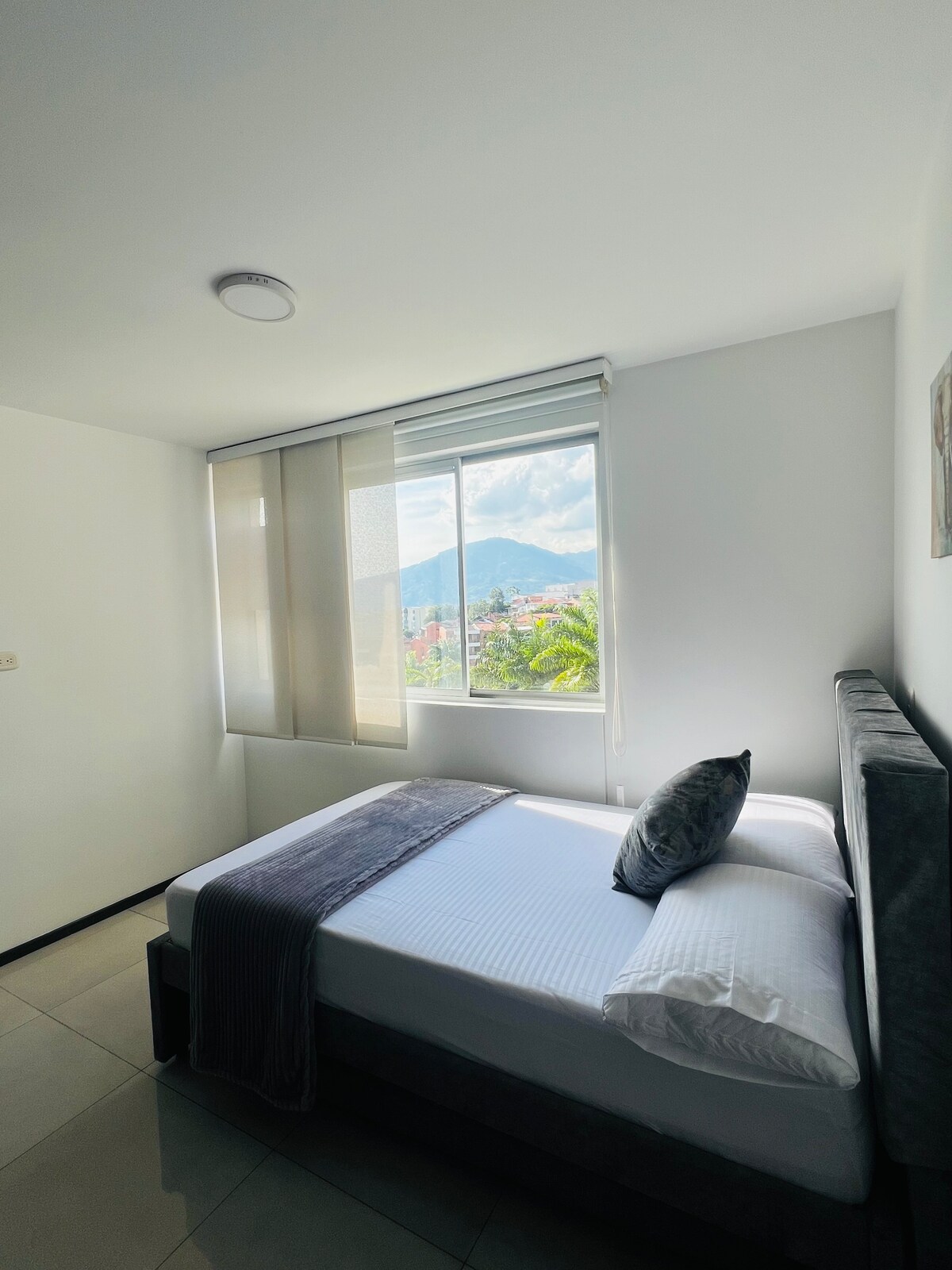 Habitación con dos camas semidoble ️ y sencilla ️