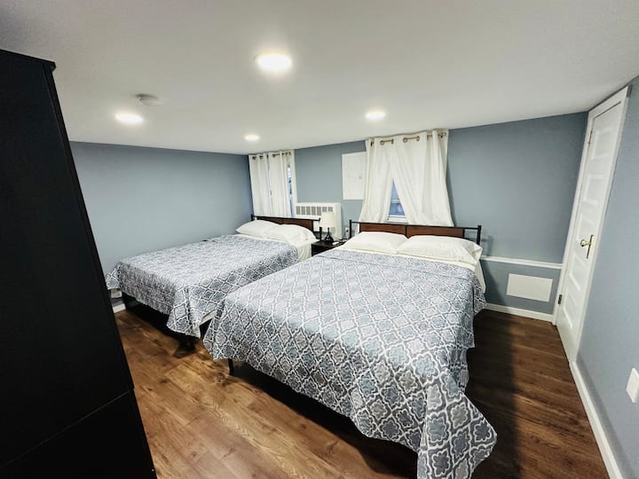 Remarque : il y a un appareil à vapeur que vous pouvez utiliser situé à l'intérieur de l'armoire.