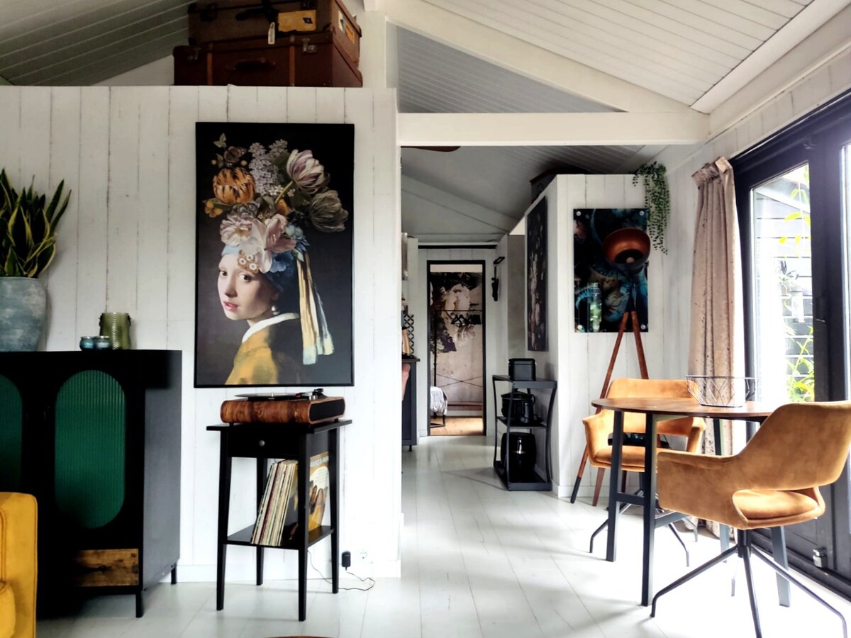 Successful Airbnb property: Glanville's Loft in Wijk 01 Bosgebied En Krachtighuizen